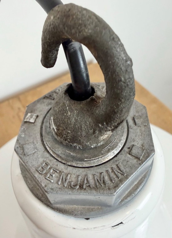 Image 1 of Industriële hanglamp van wit emaille van Benjamin USA, jaren 60.
