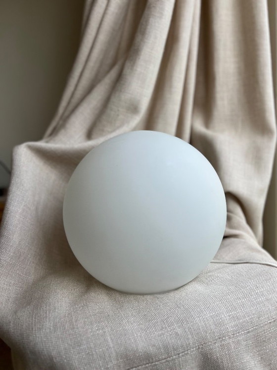 Vintage ILU Design Ball Lamp – White Opal Glass – 80s/90s (XL) – Table lamps (photo 8 of 14)