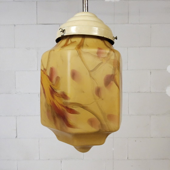 Image 1 of Suspension Art Déco ancienne en verre opalin marbré ambré