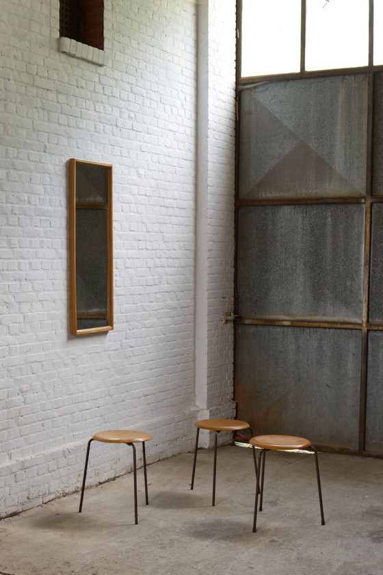 Image 1 of 3 taburetes trípodes de punto Arne Jacobsen de Fritz Hansen, década de 1960