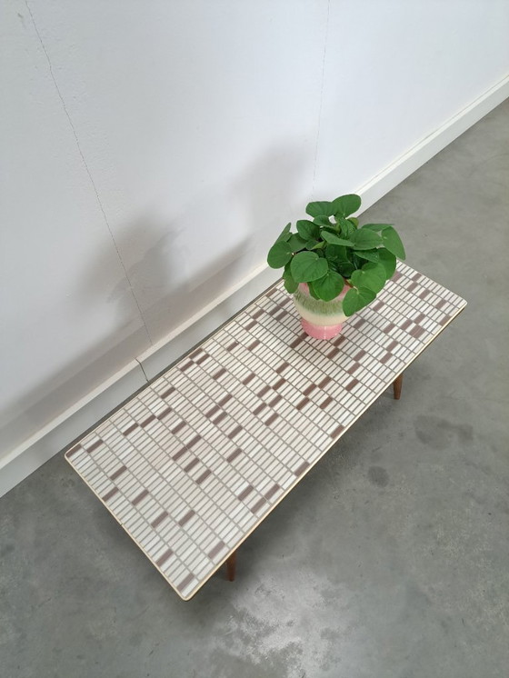 Image 1 of Tavolino laterale in formica Opal con gambe in legno, tavolino portavasi