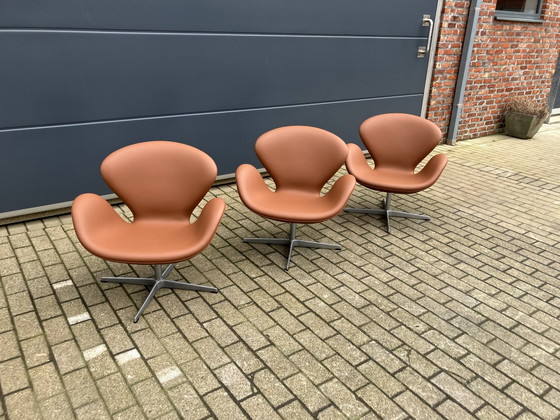Image 1 of 3 sillas Swan de Fritz Hansen, de cuero color coñac, ¡en perfecto estado!