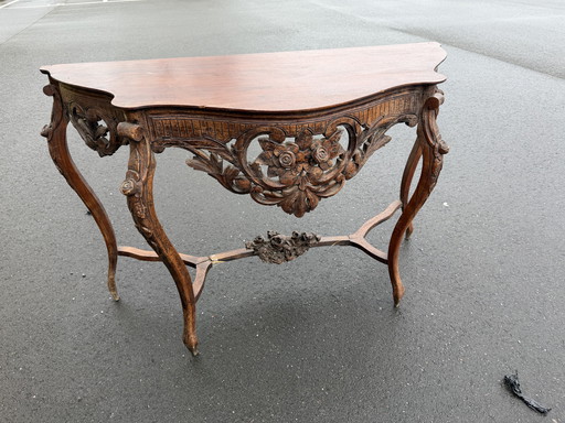 Table Louis XV en acajou avec sculptures anciennes