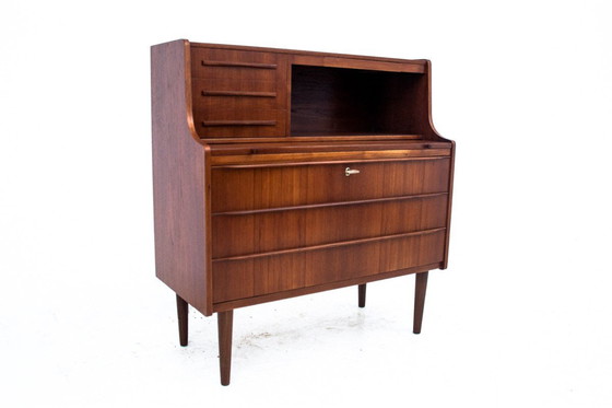 Image 1 of Bureau en teck, design danois, années 1960.