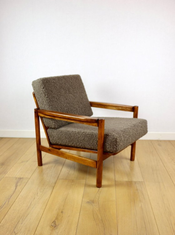 Image 1 of Houten fauteuil ontworpen door Z. Baczyk, bruin vintage chocoladebruin bouclé lamsleer