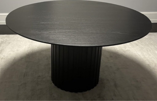 pedestal table