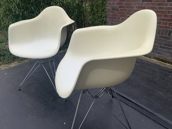 Image 1 of 2 x Fauteuil Vitra Eames en plastique DAR
