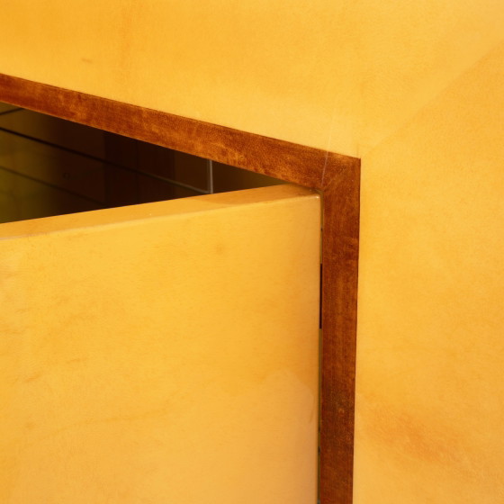 Giorgio Tura & Nucci Valsecchi Mod. 2047 Mueble Bar de Pergamino de Piel de Cabra para Tura – Leather, Glass (photo 20 of 21)