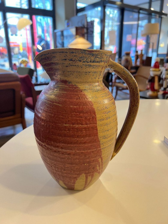 Image 1 of Een keramisch kunstwerk uit Mid Century met een sterk karakter: deze vintage kan uit de jaren 50/60 maakt indruk met zijn georga