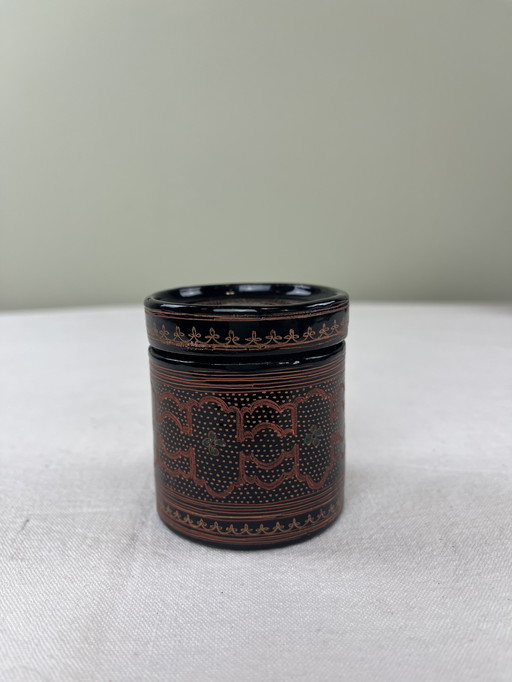 Boîte à bétel en bois laqué 