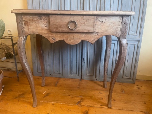 Louis XV Kirschholz Französischer Beistelltisch