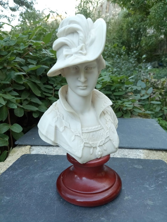 Alabaster Bust Woman with Hat 19th Century, Decorative Objects, Stone, Multi Color (photo 2 of 8)