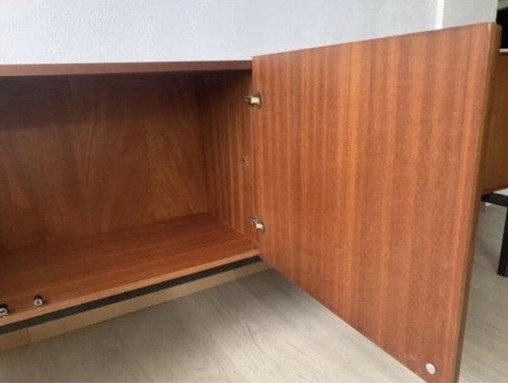 Image 1 of Enfilade scandinave vintage à pieds métalliques