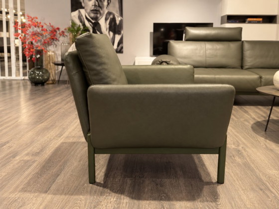 Poltrona LEOLUX ENNA 1 posto in pelle Senso avocado con base colore personalizzato – Poltrone, Leather, Metal (photo 5 of 6)