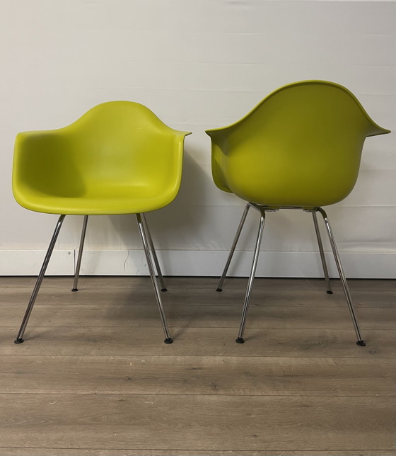 4x Vitra Dax Esszimmerstühle in Grün – Plastic, Metal, Modern (photo 3 of 8)
