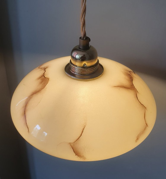 Image 1 of Lampada a sospensione vintage in vetro opalino effetto marmo, in stile Art Déco.