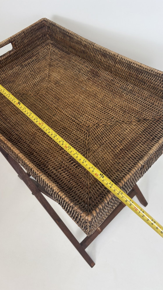 Image 1 of Plateau de service vintage en rotin / plateau de majordome pliant en bois