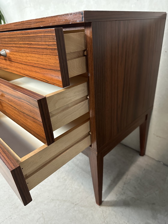 Image 1 of Credenza in noce in stile moderno di metà secolo