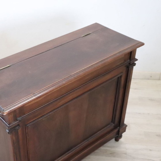 Image 1 of Aufbewahrungsbuffet aus Walnussholz, Brennholzhalter, Italien, Ende des 19. Jahrhunderts