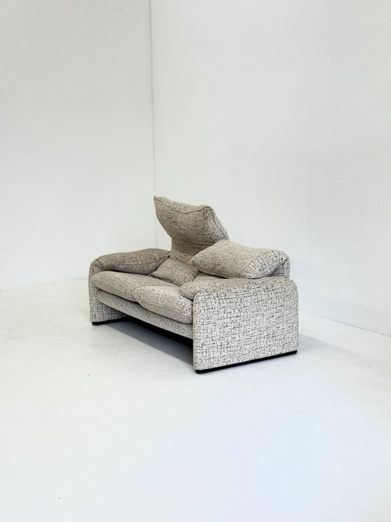 Cassina Maralunga 2-Sitzer Sofa von Vico Magistretti Gebrochen Weiß mit Subtilem Muster – 2 Sitzer Sofas (photo 12 of 12)