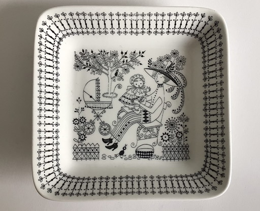 Arabia Finland Uosikkinen scale