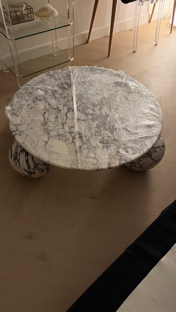 Viola Calacatta Marmor Couchtisch rund – Couchtische (photo 7 of 15)