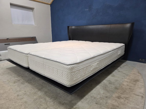 Image 1 of Materasso B&B Italia Alys, dimensioni 180x210 cm, con cinghie in pelle.
