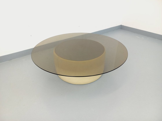 Image 1 of Vintage ronde salontafel van glas, leer en metaal, in Space Age-stijl uit de jaren 70.