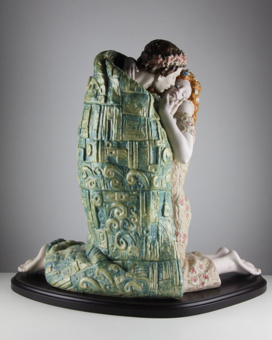 Image 1 of The Kiss – Gustav Klimt Collection – Large Limited Edition Sculpture – Lladró (63 cm)