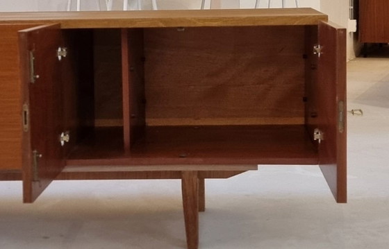 Image 1 of Credenza bassa di metà secolo