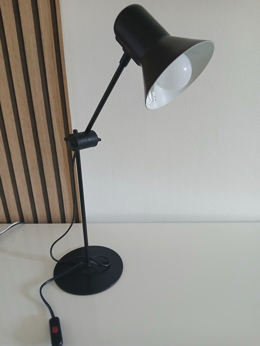 Lampe de bureau réglable.