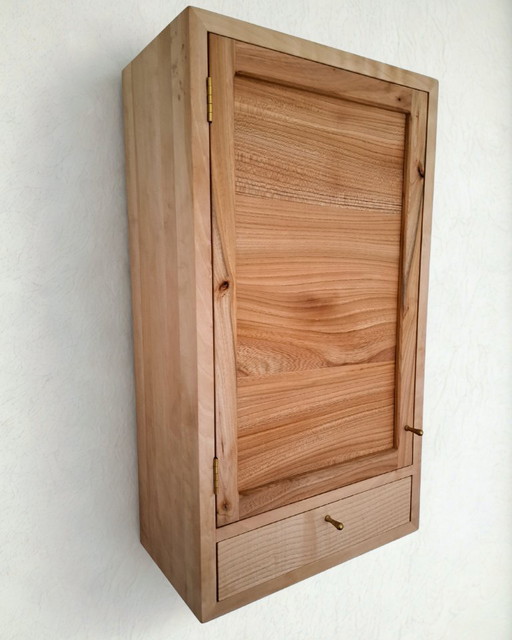 Armoire murale en bois massif