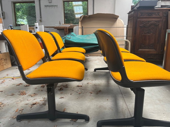 Image 1 of Oranje vintage wachtzitbank - 2 x 3 zit
