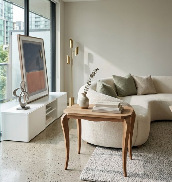 Image 1 of Sculptural side table with curved lines in solid wood - Louis XV style