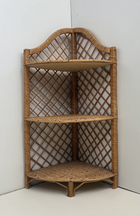 Image 1 of Armadietto angolare in rattan d'epoca portaspezie da cucina / armadietto per piante