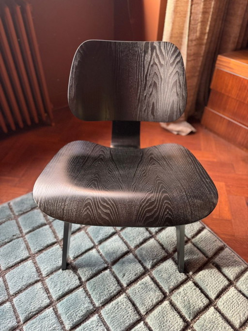 Sillón Vitra Eames LCW negro