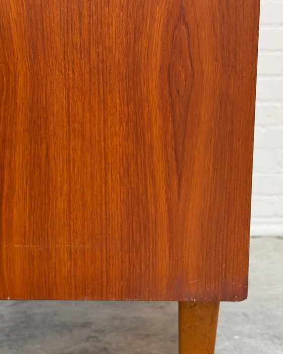 Image 1 of Toegeschreven aan Egon Ostergaard – Deense teakhouten secretaire met roldeksel, jaren 1960