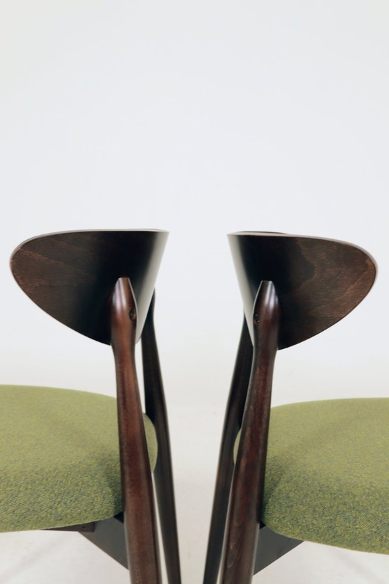 Image 1 of Juego moderno de 2 sillas de comedor, tela verde aguacate y madera de haya nogal oscuro.