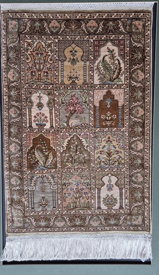 tapisserie encadrée de soie