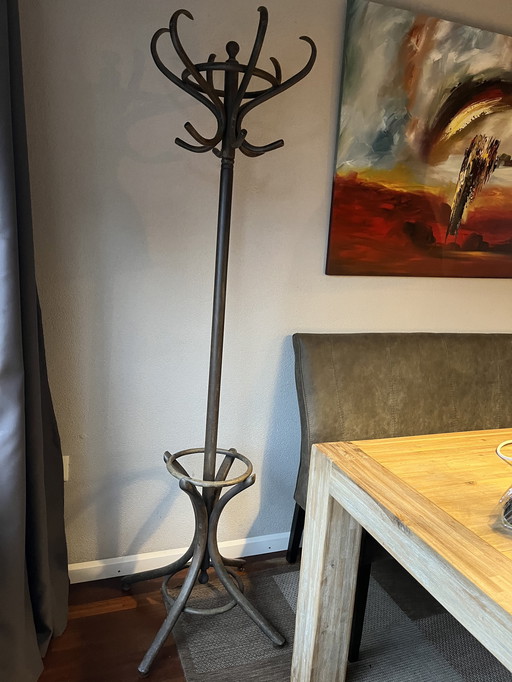 Vintage classic robust and elegant wooden coat rack - Thonet style