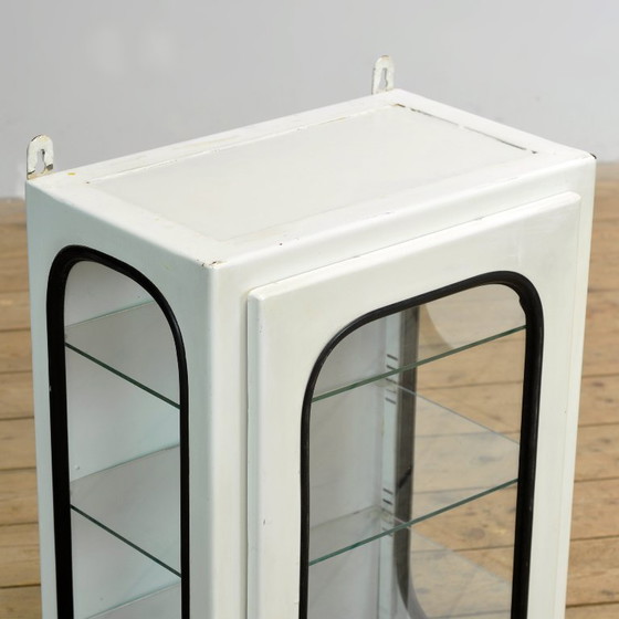 Armario médico antiguo, mueble de pared, década de 1970. – Armarios de pared, Glass, Metal, Vintage (photo 6 of 11)