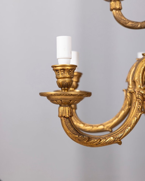 Lampadario classico a 12 luci in bronzo dorato della metà del XX secolo (photo 15 of 15)