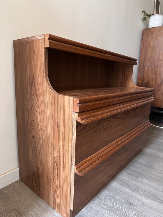 Image 1 of Cómoda de mediados de siglo de diseño escandinavo