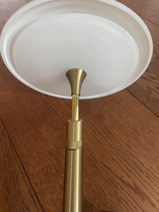 Image 1 of B+M Leuchten Lampada da tavolo in ottone opaco/lucido, vetro bianco opaco fiammato, anni '90