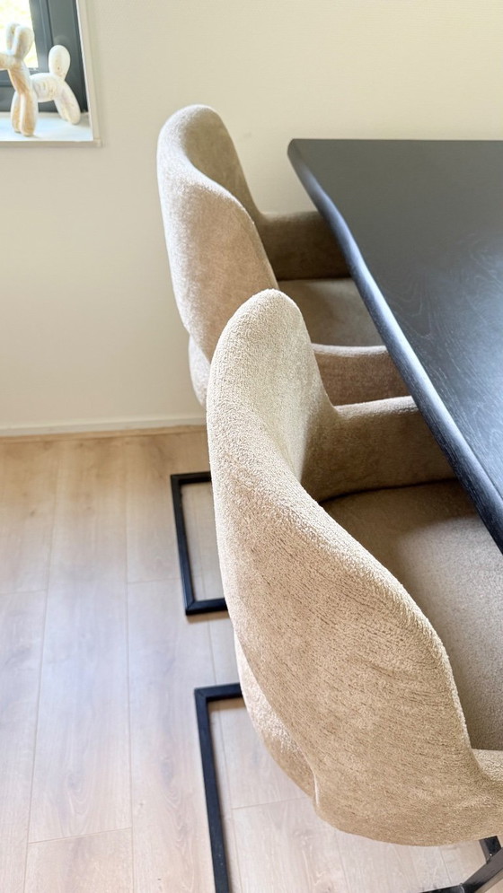 Image 1 of Modern industriële eethoek met beige teddy eetkamerstoelen
