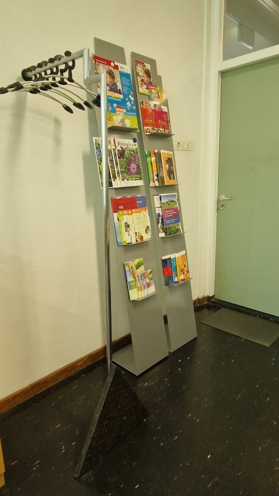 Image 1 of Unieke presentatie standaards / wandrek