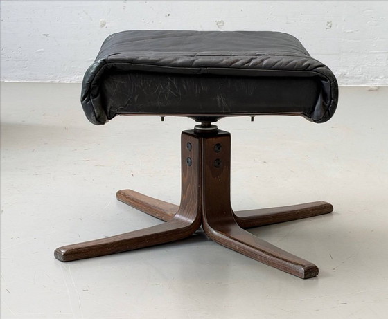 Fauteuil Relax Vintage avec Pouf – Cuir Noir & Bois, Scandinavie, Années 1970 – Leather (photo 18 of 18)