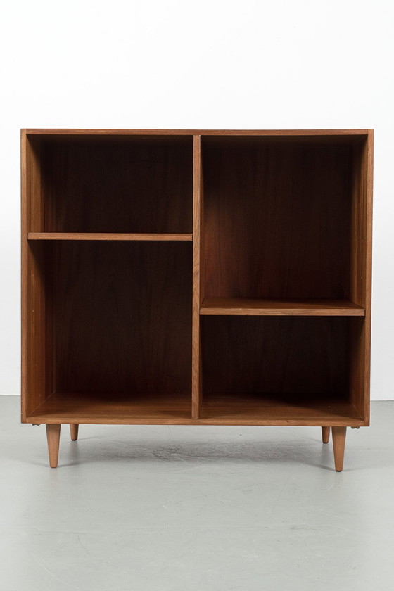 Image 1 of Boekenkastje met mooie houtverbindingen