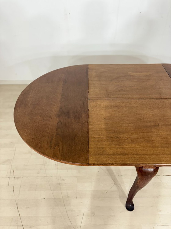 Image 1 of Classic Chippendale dining table – Round extendable table made of solid wood with timeless elegance