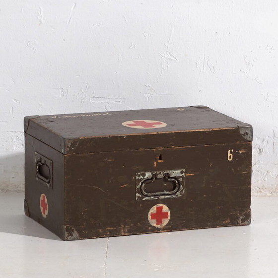 Valise médicale vintage Croix-Rouge (c.1940) #4 – Objets déco, Rustic (photo 7 of 40)